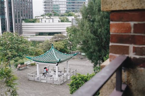 信號塔|訊號山花園｜鬧市中的小山丘 白色螺旋樓梯+遠眺維港 